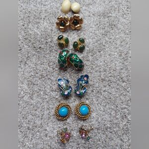 Lot of vintage clip earrings
